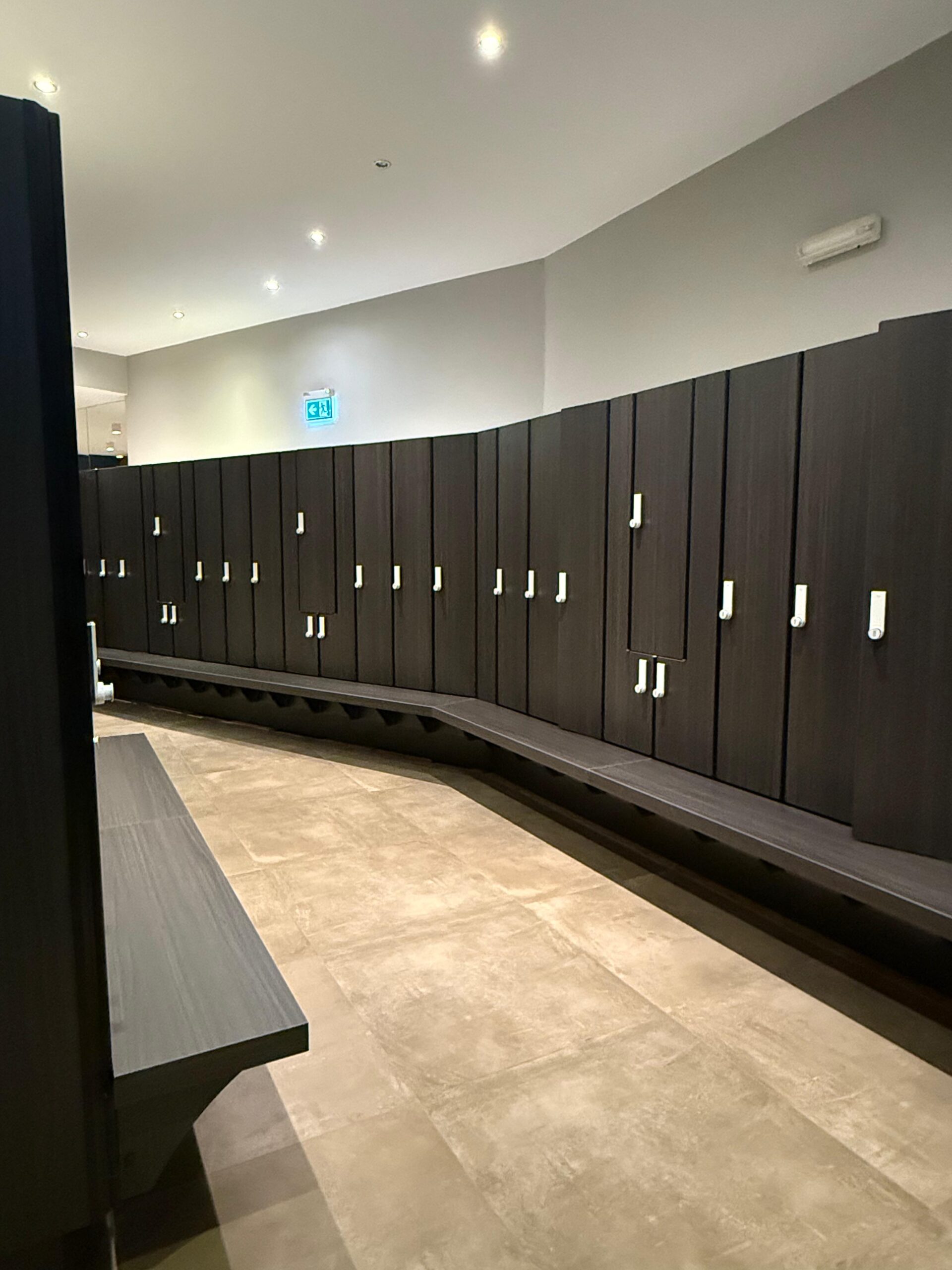 Umbau Umkleide Fitnessstudio