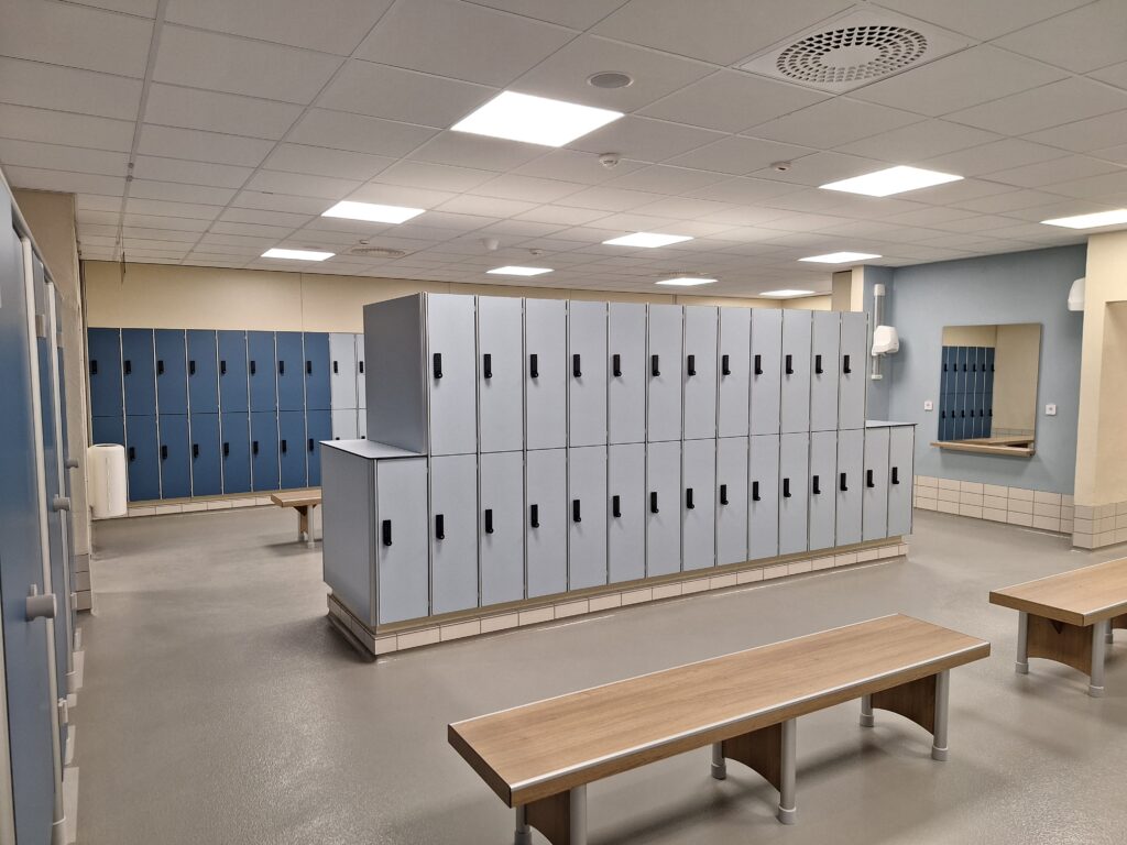 Schrank für Umkleidebereich nassfest, Geschwender Innenausbau